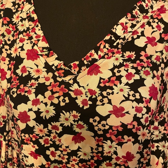 Floral soft and flowy dress - Picture 2 of 4